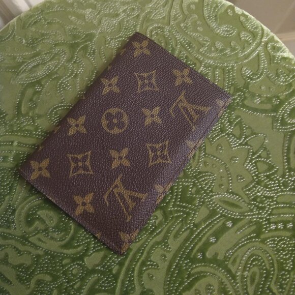 Louis Vuitton Monogram Card Wallet - Picture 4 of 11